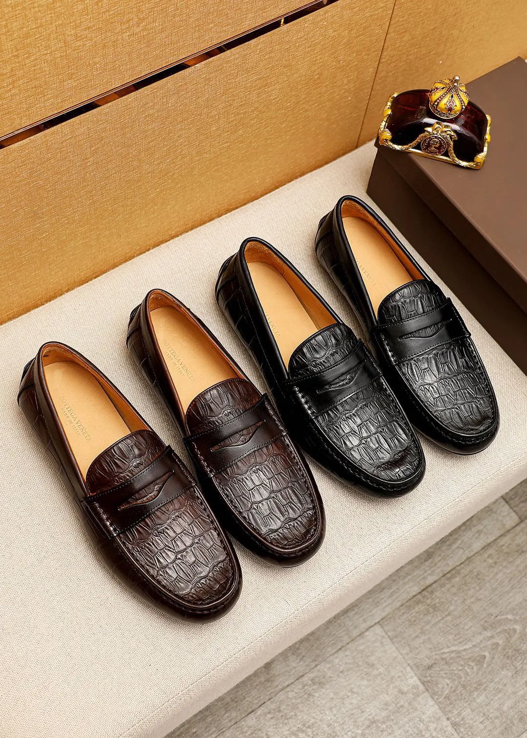 Men's Men's Shoes 💰: 420 💐BV Men's Slip-on Shoes® [BOTTEGA VENETA] Official website counter new model, one-to-one mold opening ⚠Italian calfskin embossed ➕Cow 🐂 leather lining. Driving slip-ons, available at counters, sizes 39-44 (38.45🉑️customized)
